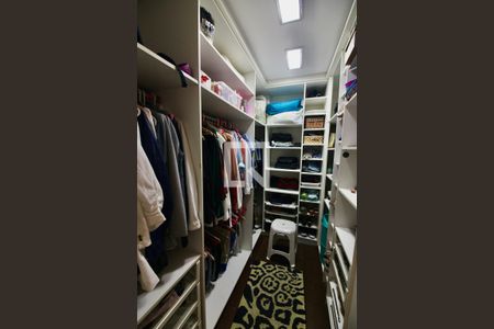 Apartamento à venda com 187m², 4 quartos e 2 vagas Apartamento à venda com 187m², 4 quartos e 2 vagasCloset da suíte 2