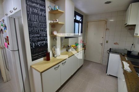 Apartamento à venda com 187m², 4 quartos e 2 vagas Apartamento à venda com 187m², 4 quartos e 2 vagasCozinha