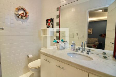 Apartamento à venda com 187m², 4 quartos e 2 vagas Apartamento à venda com 187m², 4 quartos e 2 vagasBanheiro Social