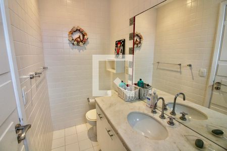 Apartamento à venda com 187m², 4 quartos e 2 vagas Apartamento à venda com 187m², 4 quartos e 2 vagasBanheiro Social