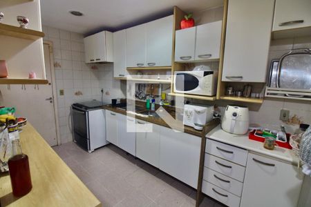 Apartamento à venda com 187m², 4 quartos e 2 vagas Apartamento à venda com 187m², 4 quartos e 2 vagasCozinha