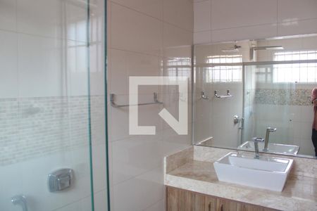 Casa à venda com 281m², 4 quartos e 3 vagas Casa à venda com 281m², 4 quartos e 3 vagasBANHEIRO SUITE