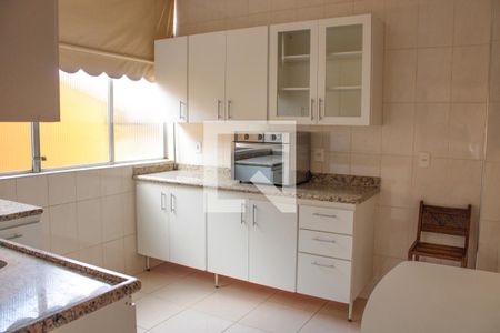 Casa à venda com 281m², 4 quartos e 3 vagas Casa à venda com 281m², 4 quartos e 3 vagascozinha 2