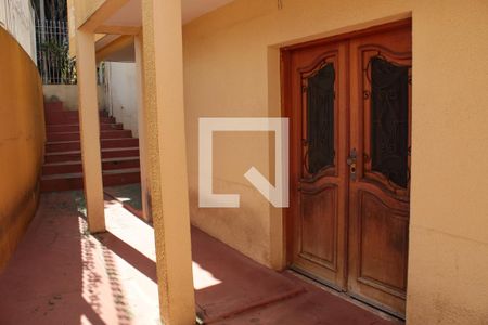 Casa à venda com 281m², 4 quartos e 3 vagas Casa à venda com 281m², 4 quartos e 3 vagasÁrea externa