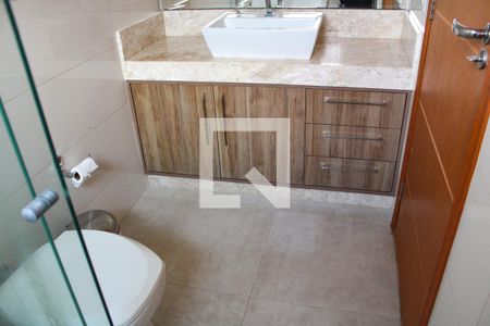 Casa à venda com 281m², 4 quartos e 3 vagas Casa à venda com 281m², 4 quartos e 3 vagasBANHEIRO SUITE