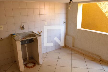 Casa à venda com 281m², 4 quartos e 3 vagas Casa à venda com 281m², 4 quartos e 3 vagasÁrea de Serviço