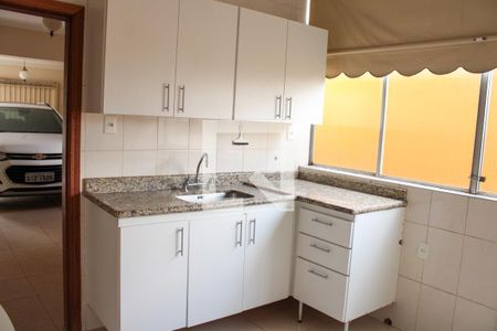 Casa à venda com 281m², 4 quartos e 3 vagas Casa à venda com 281m², 4 quartos e 3 vagascozinha 2