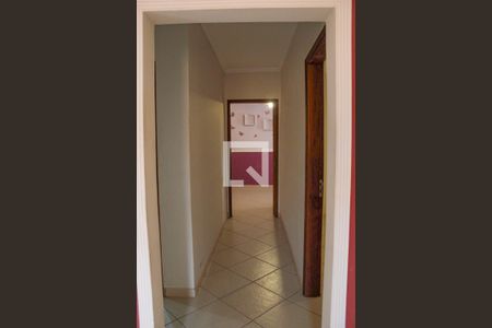 Casa à venda com 281m², 4 quartos e 3 vagas Casa à venda com 281m², 4 quartos e 3 vagasCORREDOR SALA CASA DE BAIXO