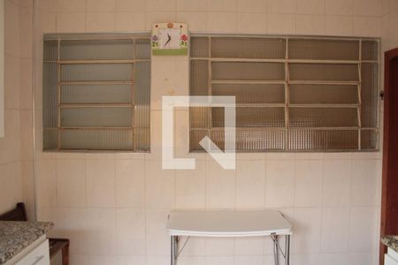 Casa à venda com 281m², 4 quartos e 3 vagas Casa à venda com 281m², 4 quartos e 3 vagascozinha 2