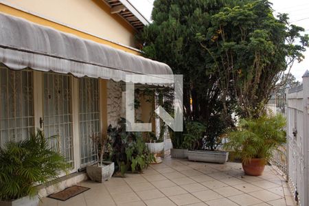 Casa à venda com 281m², 4 quartos e 3 vagas Casa à venda com 281m², 4 quartos e 3 vagasEntrada