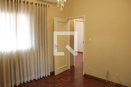 Casa à venda com 281m², 4 quartos e 3 vagas Casa à venda com 281m², 4 quartos e 3 vagasSUITE