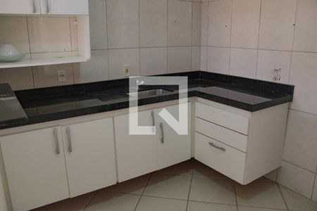 Casa à venda com 281m², 4 quartos e 3 vagas Casa à venda com 281m², 4 quartos e 3 vagasCOZINHA CASA DE BAIXO
