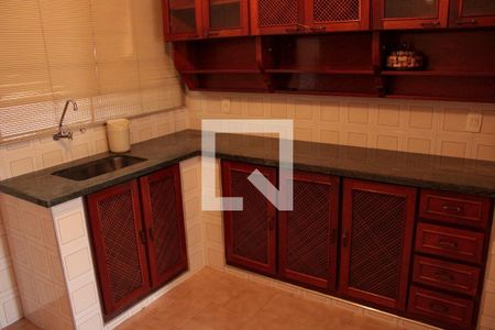 Casa à venda com 281m², 4 quartos e 3 vagas Casa à venda com 281m², 4 quartos e 3 vagasCozinha