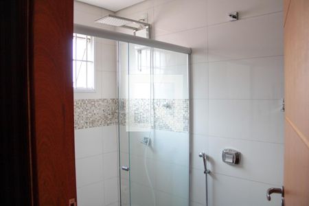 Casa à venda com 281m², 4 quartos e 3 vagas Casa à venda com 281m², 4 quartos e 3 vagasBANHEIRO SUITE