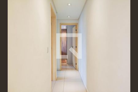 Corredor de apartamento para alugar com 2 quartos, 55m² em Parque São Vicente, Santo André
