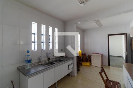 Casa à venda com 330m², 4 quartos e 4 vagas Casa à venda com 330m², 4 quartos e 4 vagasCozinha