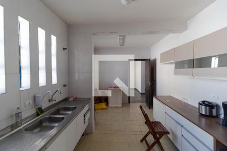 Casa à venda com 330m², 4 quartos e 4 vagas Casa à venda com 330m², 4 quartos e 4 vagasCozinha