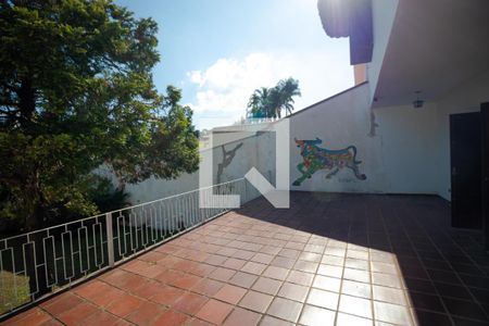 Casa à venda com 330m², 4 quartos e 4 vagas Casa à venda com 330m², 4 quartos e 4 vagasVaranda