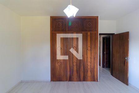 Casa à venda com 330m², 4 quartos e 4 vagas Casa à venda com 330m², 4 quartos e 4 vagasQuarto 02