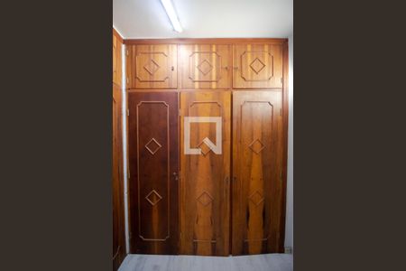 Casa à venda com 330m², 4 quartos e 4 vagas Casa à venda com 330m², 4 quartos e 4 vagasCloset da Suíte 02