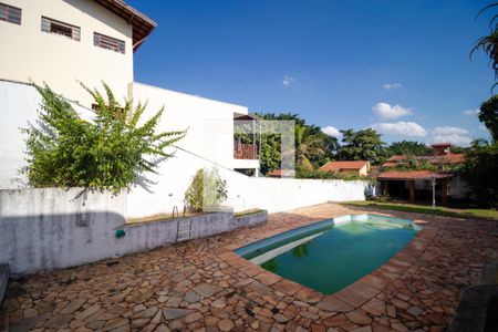 Casa à venda com 330m², 4 quartos e 4 vagas Casa à venda com 330m², 4 quartos e 4 vagasPiscina