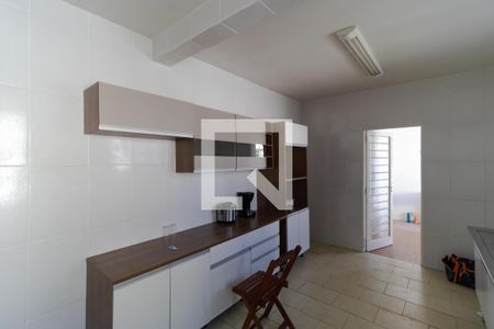 Casa à venda com 330m², 4 quartos e 4 vagas Casa à venda com 330m², 4 quartos e 4 vagasCozinha