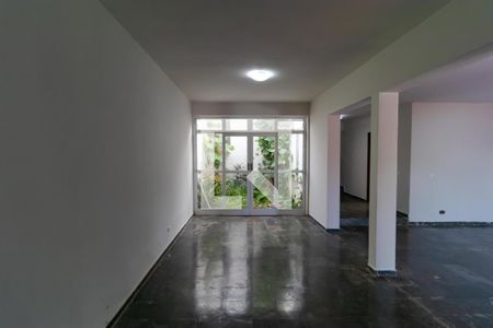 Casa à venda com 330m², 4 quartos e 4 vagas Casa à venda com 330m², 4 quartos e 4 vagasSala de Estar