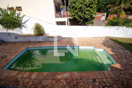 Casa à venda com 330m², 4 quartos e 4 vagas Casa à venda com 330m², 4 quartos e 4 vagasPiscina
