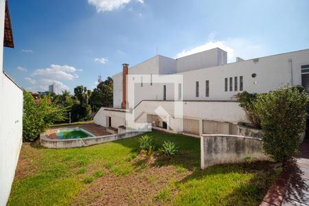 Casa à venda com 330m², 4 quartos e 4 vagas Casa à venda com 330m², 4 quartos e 4 vagasQuintal