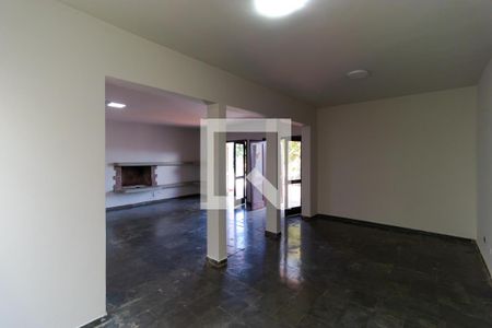 Casa à venda com 330m², 4 quartos e 4 vagas Casa à venda com 330m², 4 quartos e 4 vagasSala de Estar