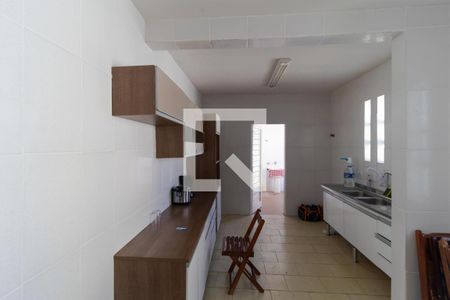 Casa à venda com 330m², 4 quartos e 4 vagas Casa à venda com 330m², 4 quartos e 4 vagasCozinha