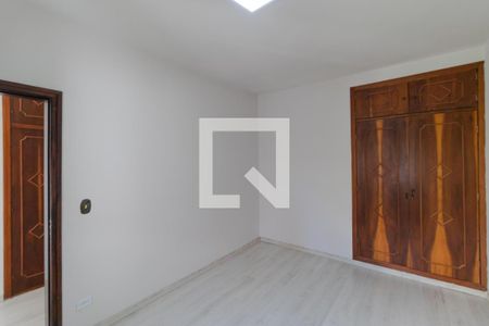 Casa à venda com 330m², 4 quartos e 4 vagas Casa à venda com 330m², 4 quartos e 4 vagasQuarto 01