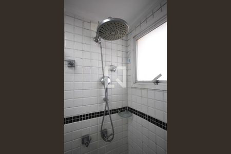 Apartamento à venda com 220m², 3 quartos e 5 vagas Apartamento à venda com 220m², 3 quartos e 5 vagasChuveiro do banheiro da suíte 1