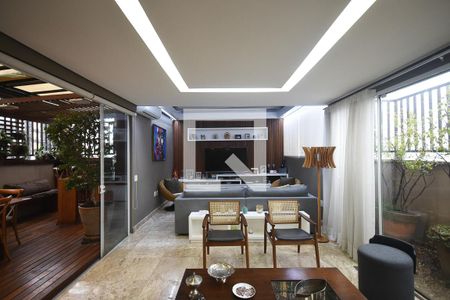 Apartamento à venda com 220m², 3 quartos e 5 vagas Apartamento à venda com 220m², 3 quartos e 5 vagasSala da cobertura