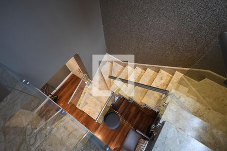 Apartamento à venda com 220m², 3 quartos e 5 vagas Apartamento à venda com 220m², 3 quartos e 5 vagasEscada