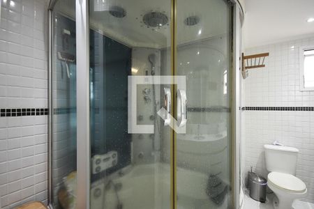 Apartamento à venda com 220m², 3 quartos e 5 vagas Apartamento à venda com 220m², 3 quartos e 5 vagasBanheiro suíte 3