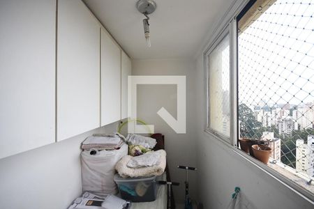 Apartamento à venda com 220m², 3 quartos e 5 vagas Apartamento à venda com 220m², 3 quartos e 5 vagasQuarto de serviço