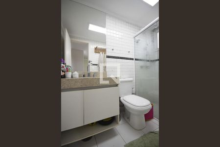 Apartamento à venda com 220m², 3 quartos e 5 vagas Apartamento à venda com 220m², 3 quartos e 5 vagasBanheiro suíte 1