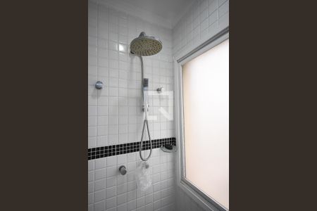 Apartamento à venda com 220m², 3 quartos e 5 vagas Apartamento à venda com 220m², 3 quartos e 5 vagasChuveiro do banheiro da suíte 2