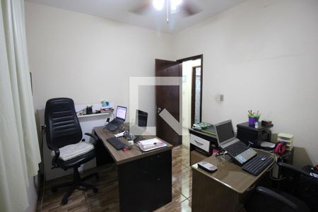 Casa à venda com 284m², 6 quartos e 3 vagasQuarto 2