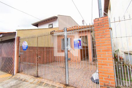 Casa à venda com 165m², 2 quartos e 1 vaga Casa à venda com 165m², 2 quartos e 1 vagaFachada