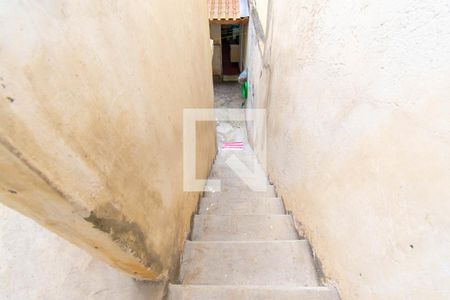 Casa à venda com 165m², 2 quartos e 1 vaga Casa à venda com 165m², 2 quartos e 1 vagaEscada