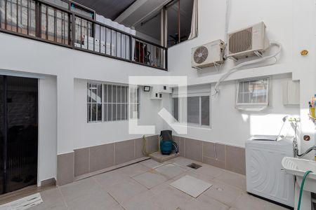 Casa à venda com 296m², 3 quartos e 3 vagas Casa à venda com 296m², 3 quartos e 3 vagasQuinta - Área de Serviço Casa 3