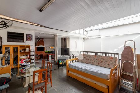 Casa à venda com 296m², 3 quartos e 3 vagas Casa à venda com 296m², 3 quartos e 3 vagasSala de Tv Casa 3