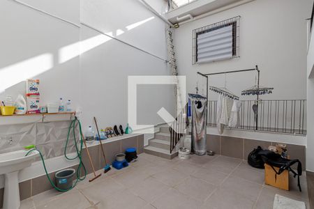 Casa à venda com 296m², 3 quartos e 3 vagas Casa à venda com 296m², 3 quartos e 3 vagasQuinta - Área de Serviço Casa 3