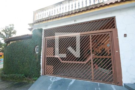 Casa à venda com 220m², 3 quartos e 3 vagas Casa à venda com 220m², 3 quartos e 3 vagasFachada