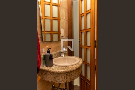 Casa à venda com 380m², 3 quartos e 3 vagas Casa à venda com 380m², 3 quartos e 3 vagasLavabo