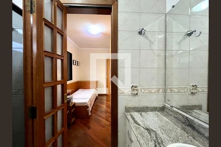 Casa à venda com 380m², 3 quartos e 3 vagas Casa à venda com 380m², 3 quartos e 3 vagasBanheiro da Suíte 2