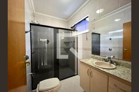 Casa à venda com 380m², 3 quartos e 3 vagas Casa à venda com 380m², 3 quartos e 3 vagasBanheiro da Suíte 3