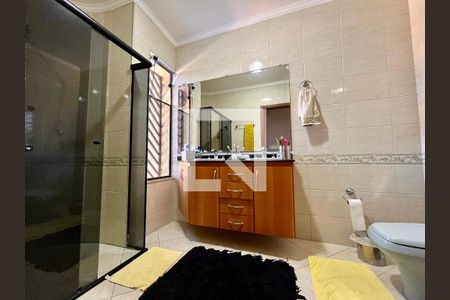 Casa à venda com 380m², 3 quartos e 3 vagas Casa à venda com 380m², 3 quartos e 3 vagasBanheiro da Suíte 1